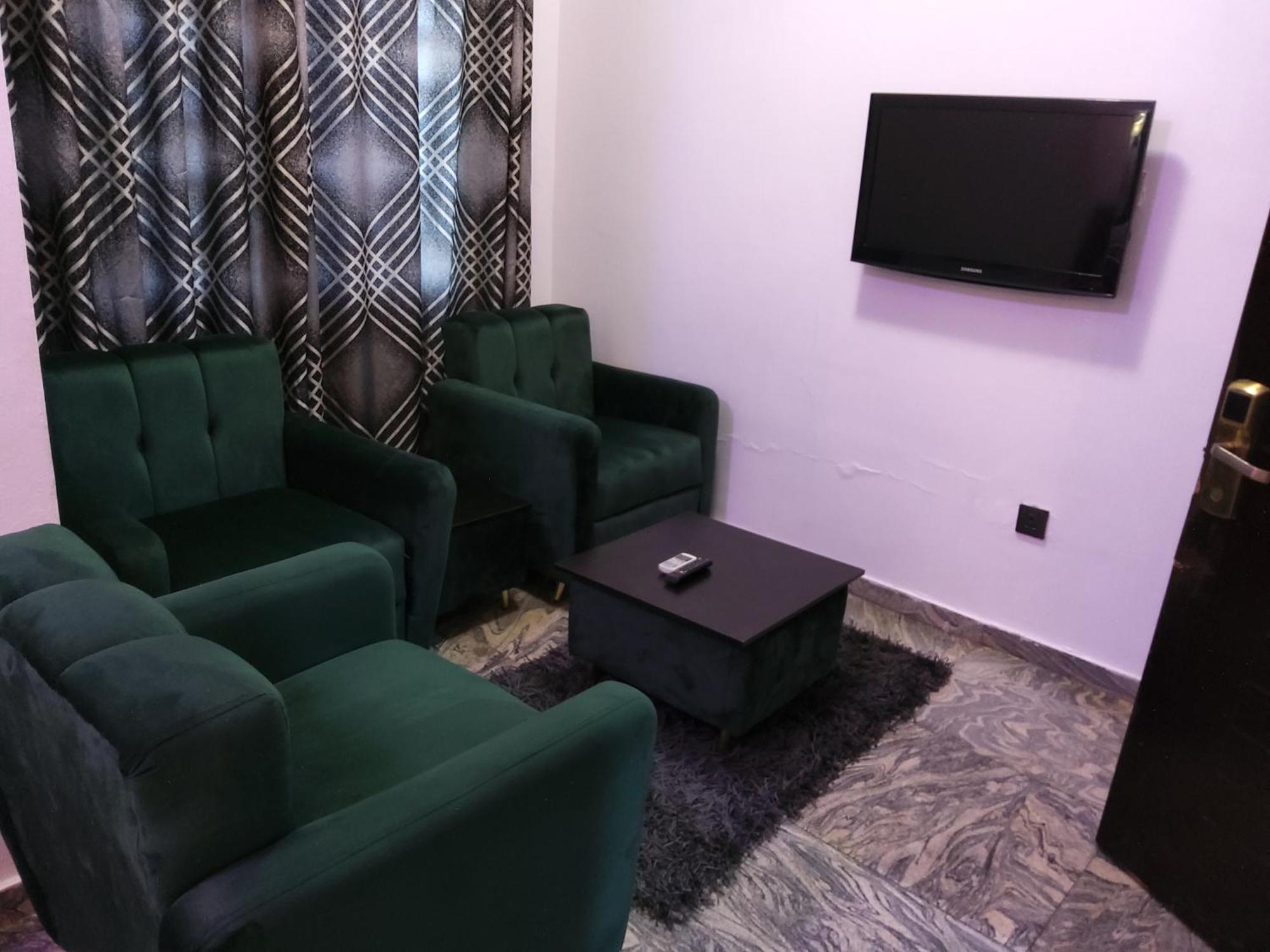 Crownedge Hotels Лагос Екстериор снимка