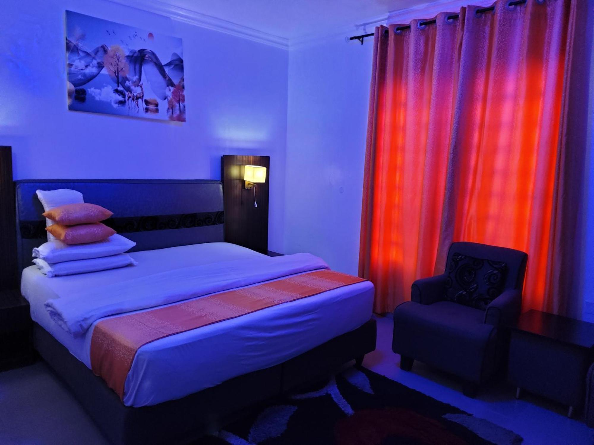Crownedge Hotels Лагос Екстериор снимка