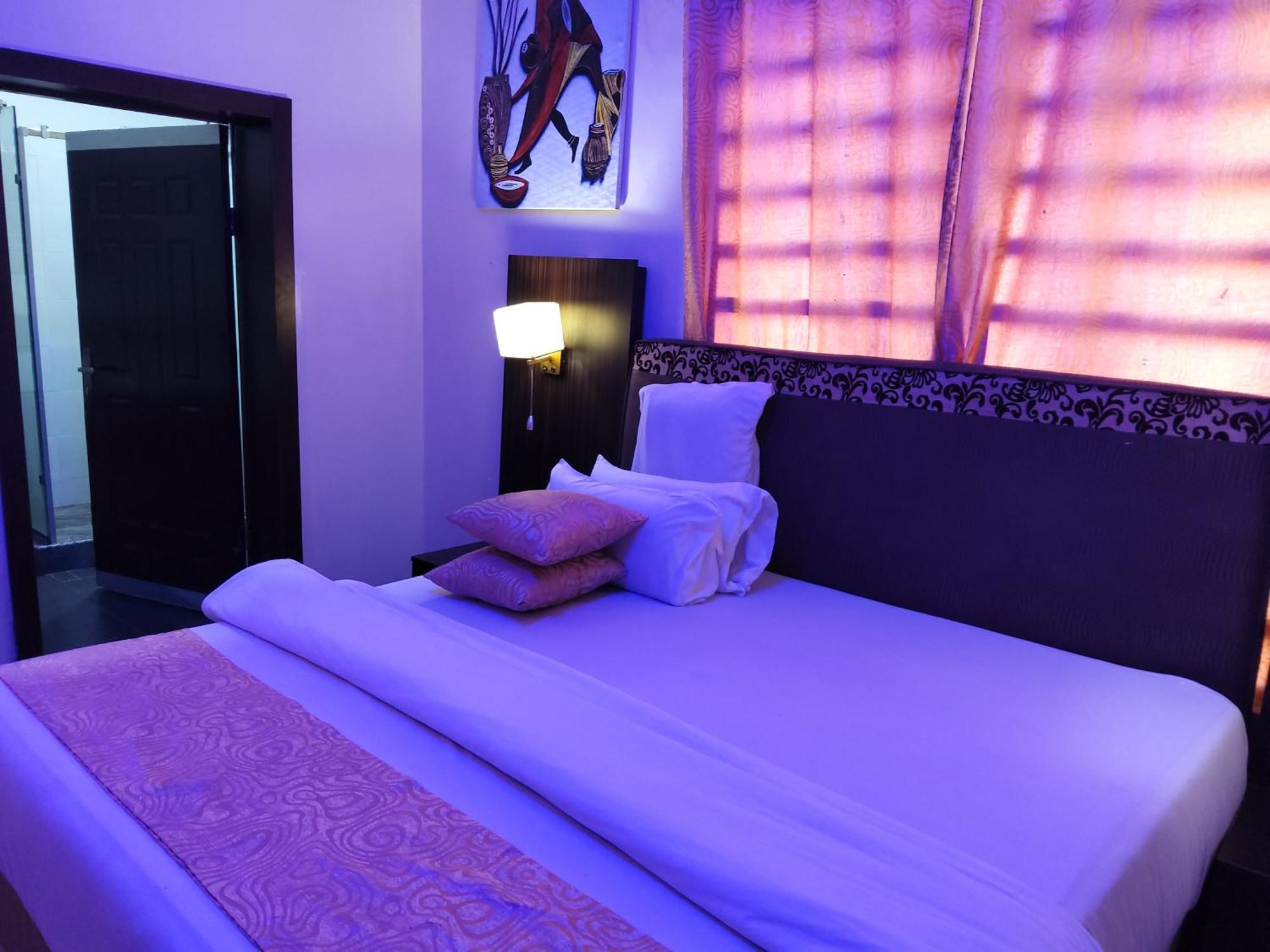 Crownedge Hotels Лагос Екстериор снимка