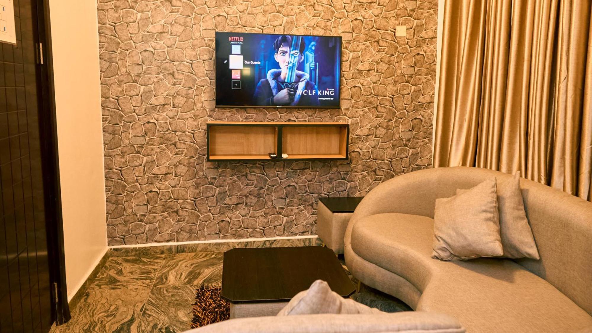 Crownedge Hotels Лагос Екстериор снимка